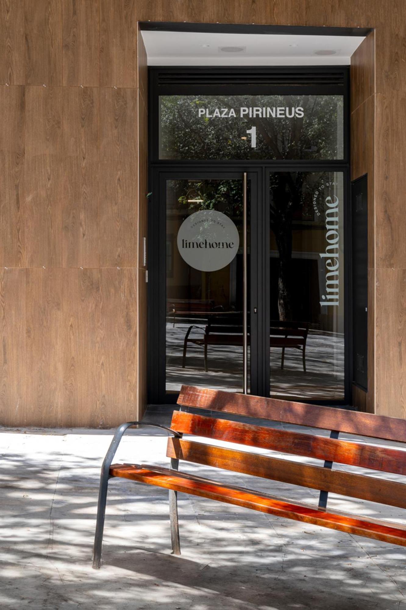 Limehome Barcelona Placa Pirineus L'Hospitalet de Llobregat Exterior foto